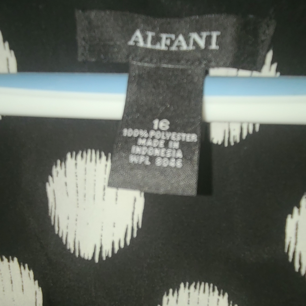 C1🎊🎉HP🎊🎉Alfani Dress - Picture 5 of 7